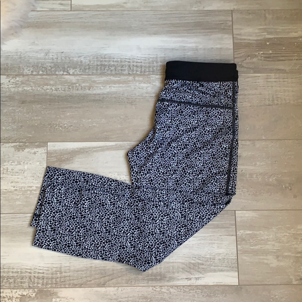 Printed Nike crop leggings